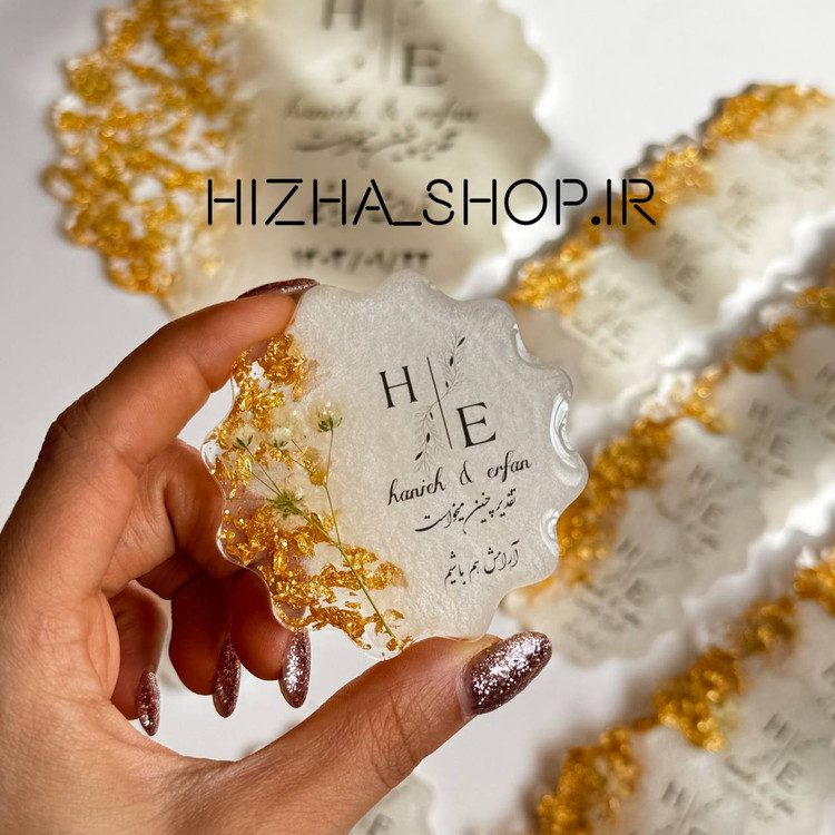 گیفت با گل عروس و ورق طلا