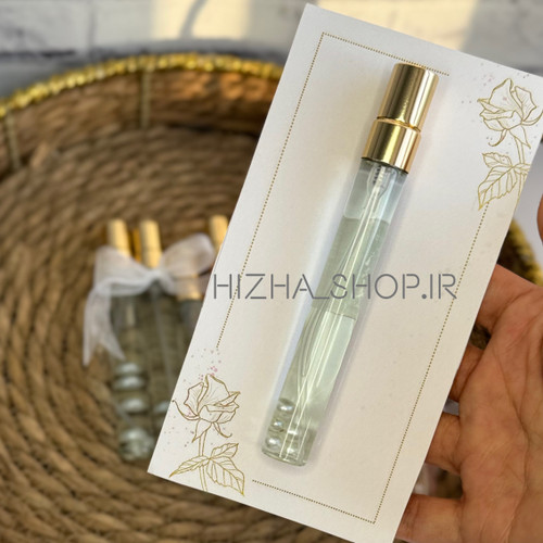 گیفت عطر هدیه ای جذاب همراه با کارت اختصاصی مناسب برای لحظات شاد شما در مراسم عقد و عروسی